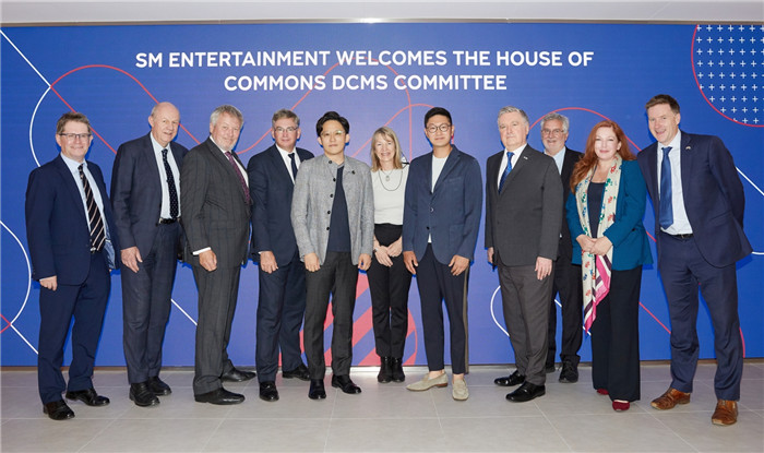 SM娱乐共同代表李圣洙、卓荣俊与英国DCMS委员会图片.jpg